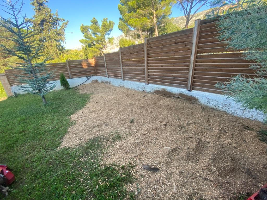 Rognage de souches sur la commune de Puyloubier